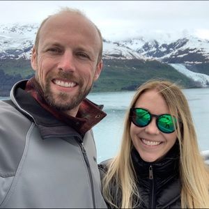 Meet your Posher, Deedee